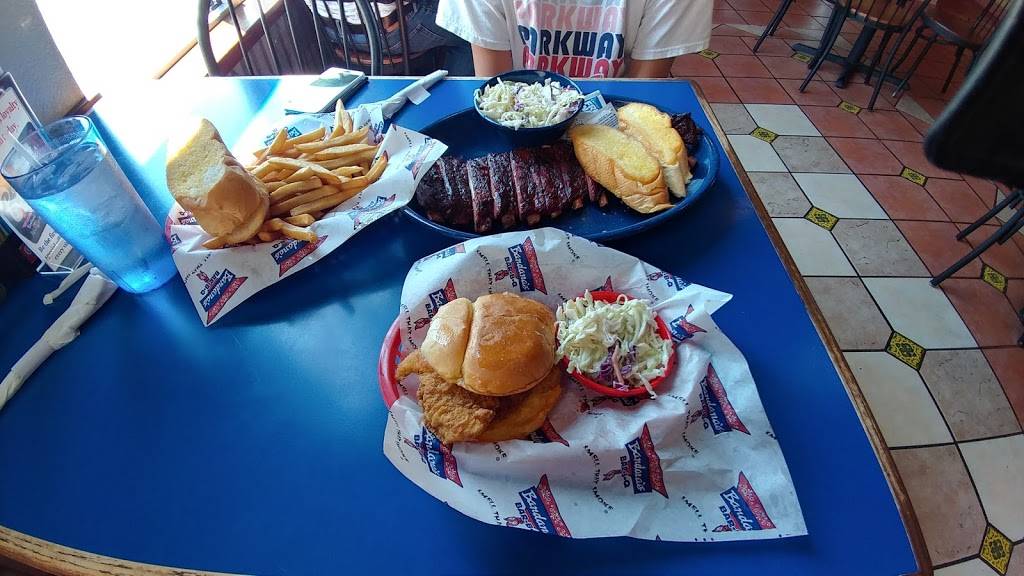 Bandanas Bar-B-Q | restaurant | 3405 Clark Ln, Columbia, MO 65201, USA | 5732562229 OR +1 573-256-2229