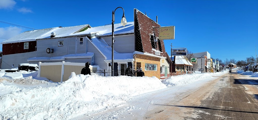 Roxeys Bar & Grill | restaurant | 411 River St, Ontonagon, MI 49953, USA | 9068846109 OR +1 906-884-6109