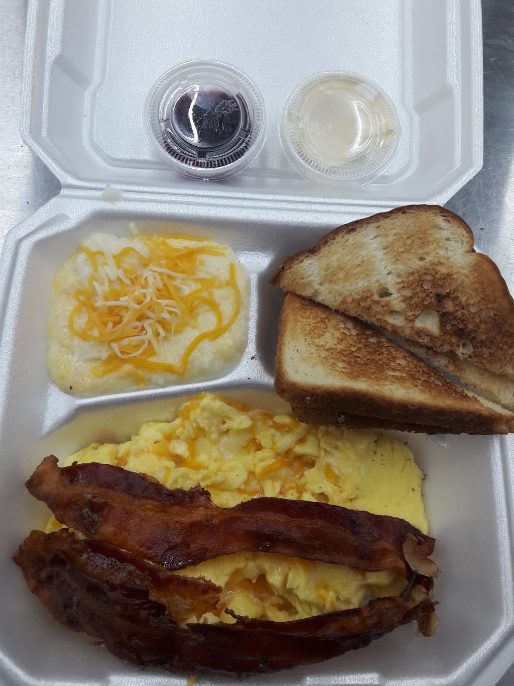 Las 3 comadres kitchen | meal takeaway | 2415 th street, Vero Beach, FL 32967, USA | 7722991542 OR +1 772-299-1542