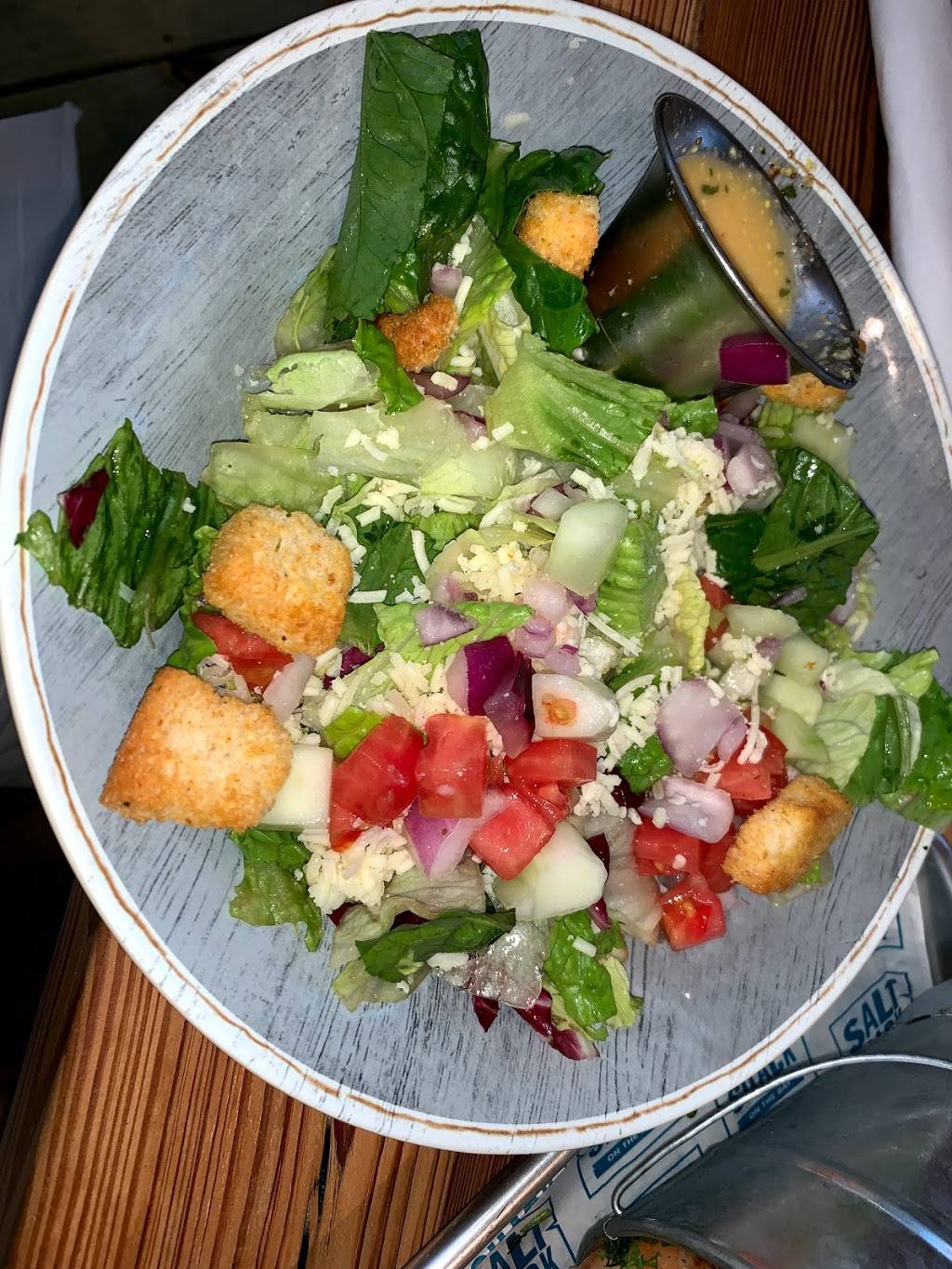 Salt Shack On The Bay | restaurant | 5415 W Tyson Ave, Tampa, FL 33611, USA | 8134444569 OR +1 813-444-4569