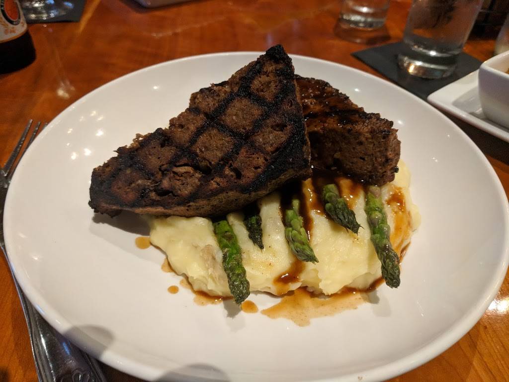 Canoe Restaurant | restaurant | 216 S River Rd, Bedford, NH 03110, USA | 6039358070 OR +1 603-935-8070