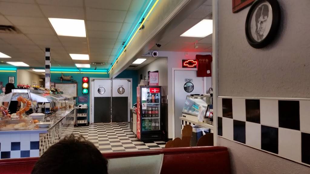 Papa Js Pizzeria & Diner | restaurant | 10583 Main St, Honor, MI 49640, USA | 2313257070 OR +1 231-325-7070