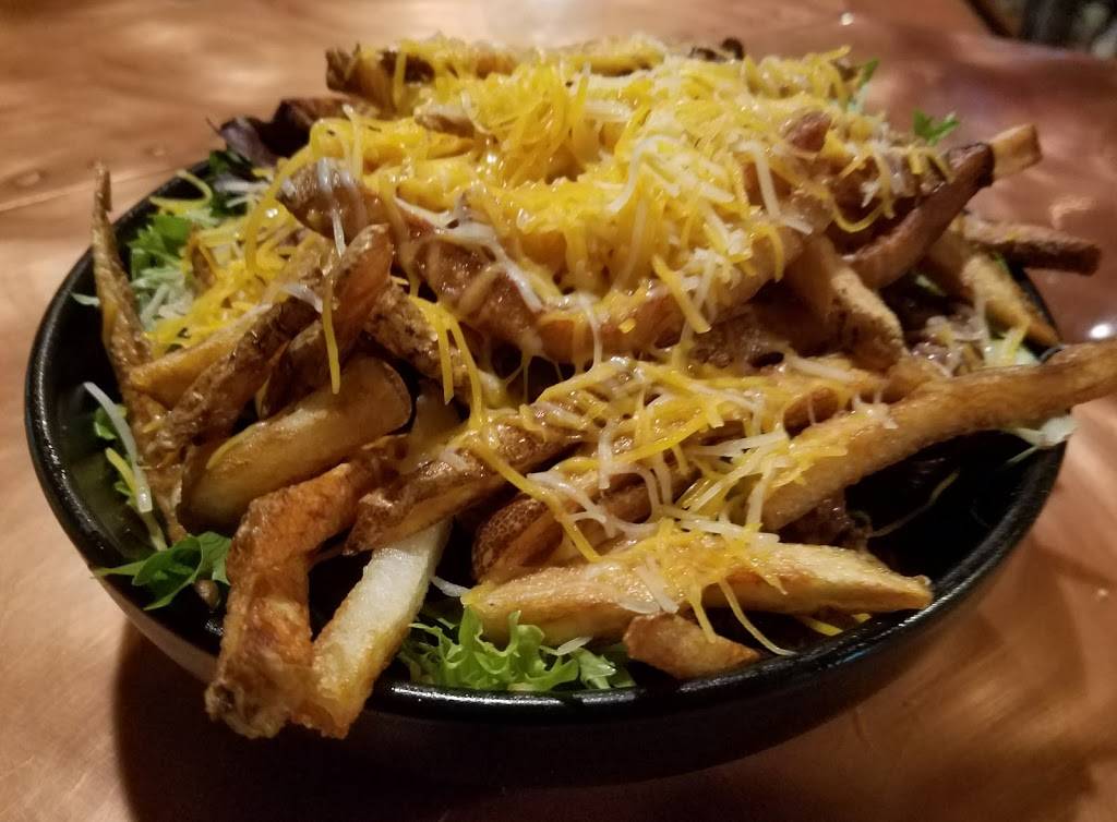 Saddle Ridge | restaurant | 2097 Lincoln Hwy, Chester, WV 26034, USA | 3044593135 OR +1 304-459-3135