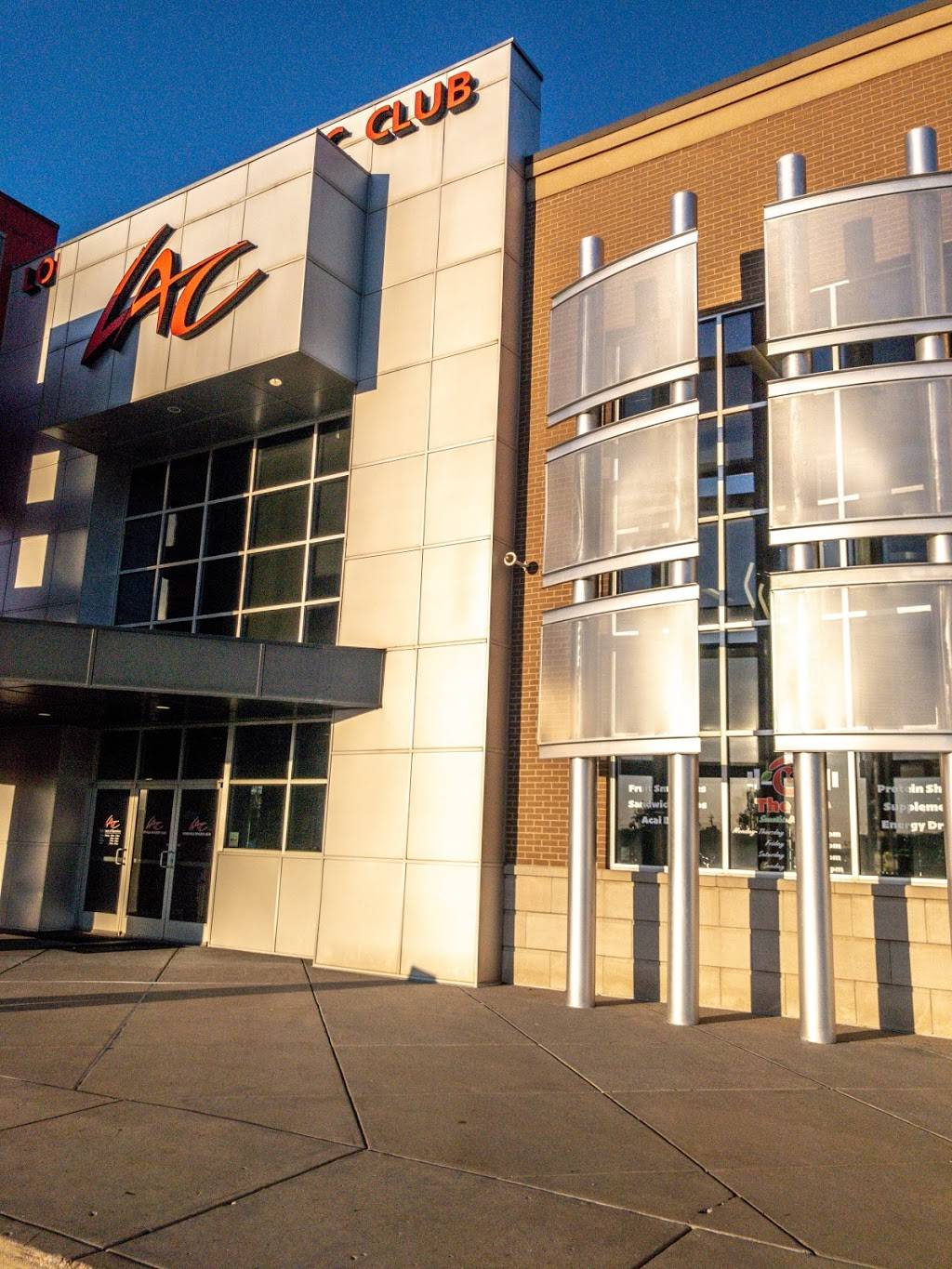 The Bar - Smoothie Bar and Grill | restaurant | 951 E Lewis and Clark Pkwy, Clarksville, IN 47129, USA | 8122844900 OR +1 812-284-4900