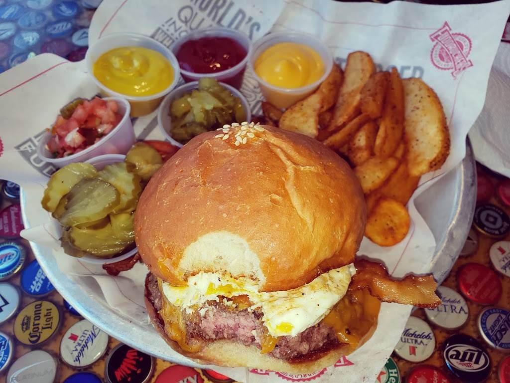 Fuddruckers | restaurant | 2400 S MacGregor Way, Houston, TX 77021, USA | 7135881377 OR +1 713-588-1377