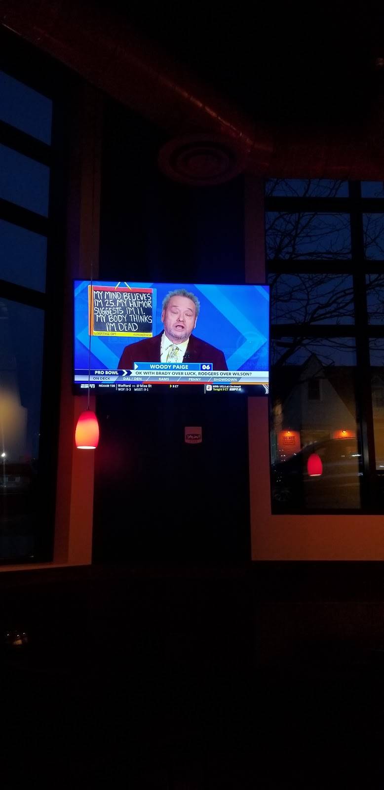 Extreme Pizza | restaurant | 3444 Fairfax Dr, Arlington, VA 22201, USA | 5717771088 OR +1 571-777-1088