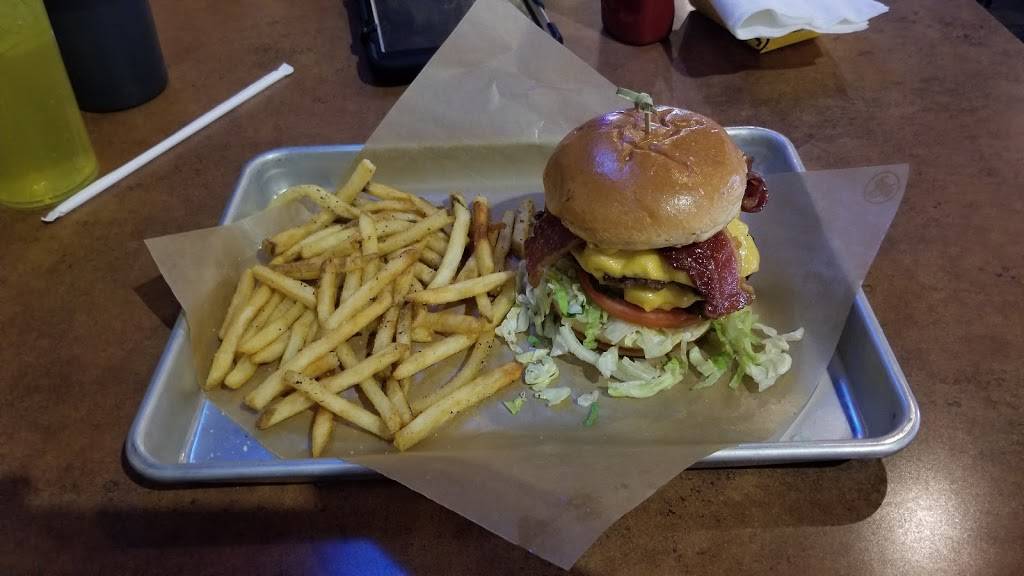 Buffalo Wild Wings | restaurant | 1721 E Stone Dr, Kingsport, TN 37660, USA | 4232300015 OR +1 423-230-0015