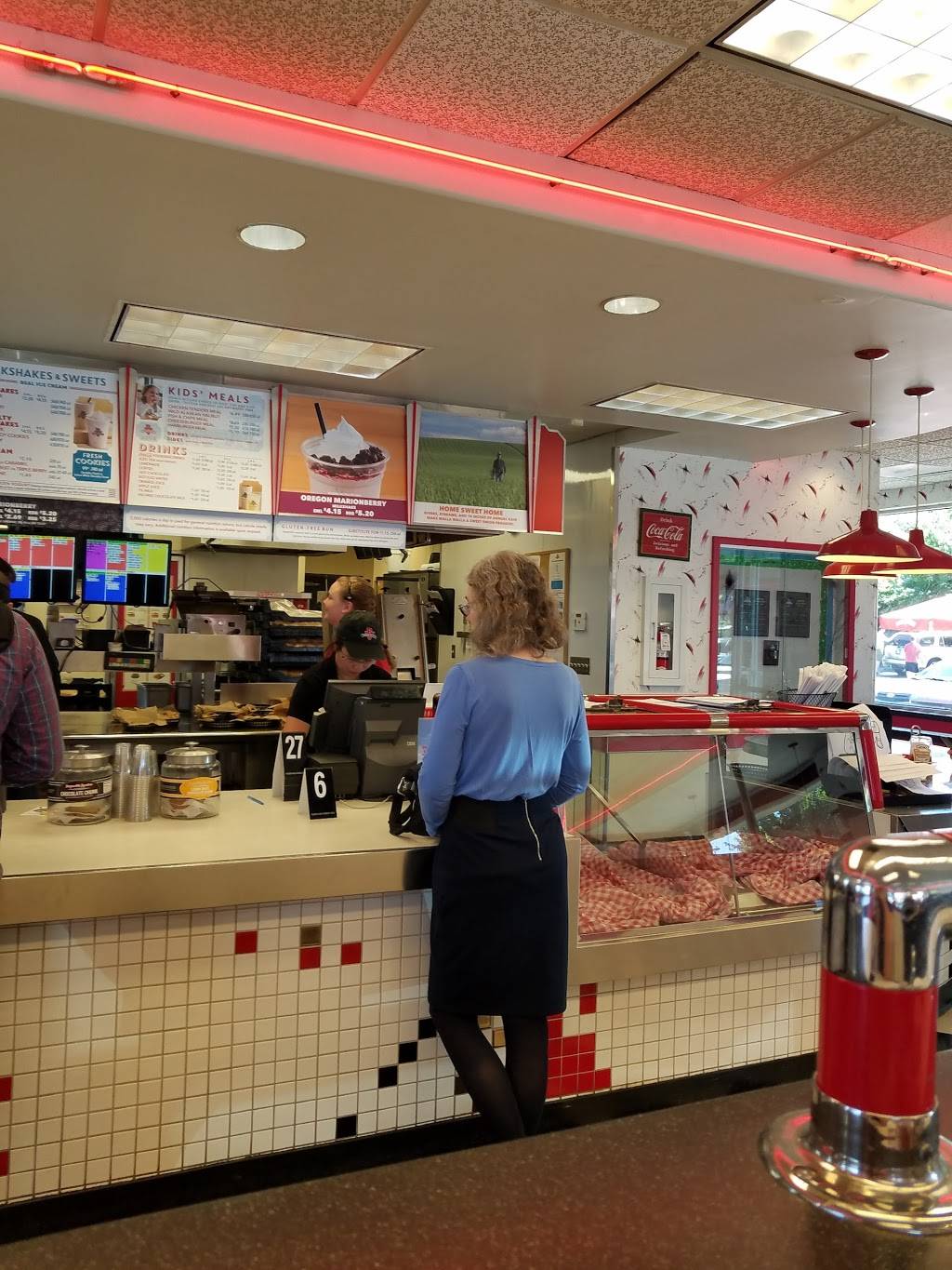 Burgerville | meal takeaway | 3504 SE 92nd Ave, Portland, OR 97266, USA | 5037777078 OR +1 503-777-7078