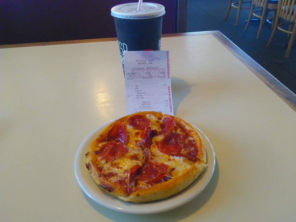 Pizza Hut | meal takeaway | 721 E Main St, Luray, VA 22835, USA | 5407435177 OR +1 540-743-5177