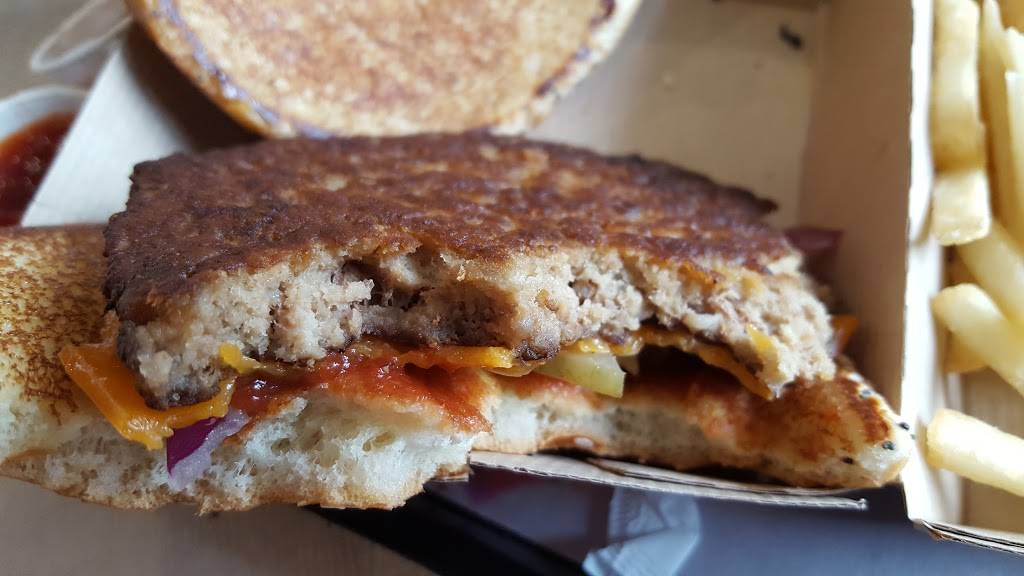 McDonalds | cafe | 3195 Howard Ave, Windsor, ON N8X 3Y9, Canada | 5199660131 OR +1 519-966-0131