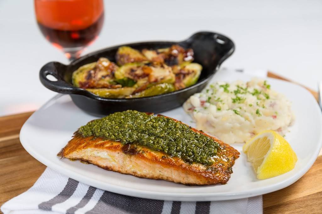 Colonial Cafe | restaurant | 1625 E Main St, St. Charles, IL 60174, USA | 6305844647 OR +1 630-584-4647