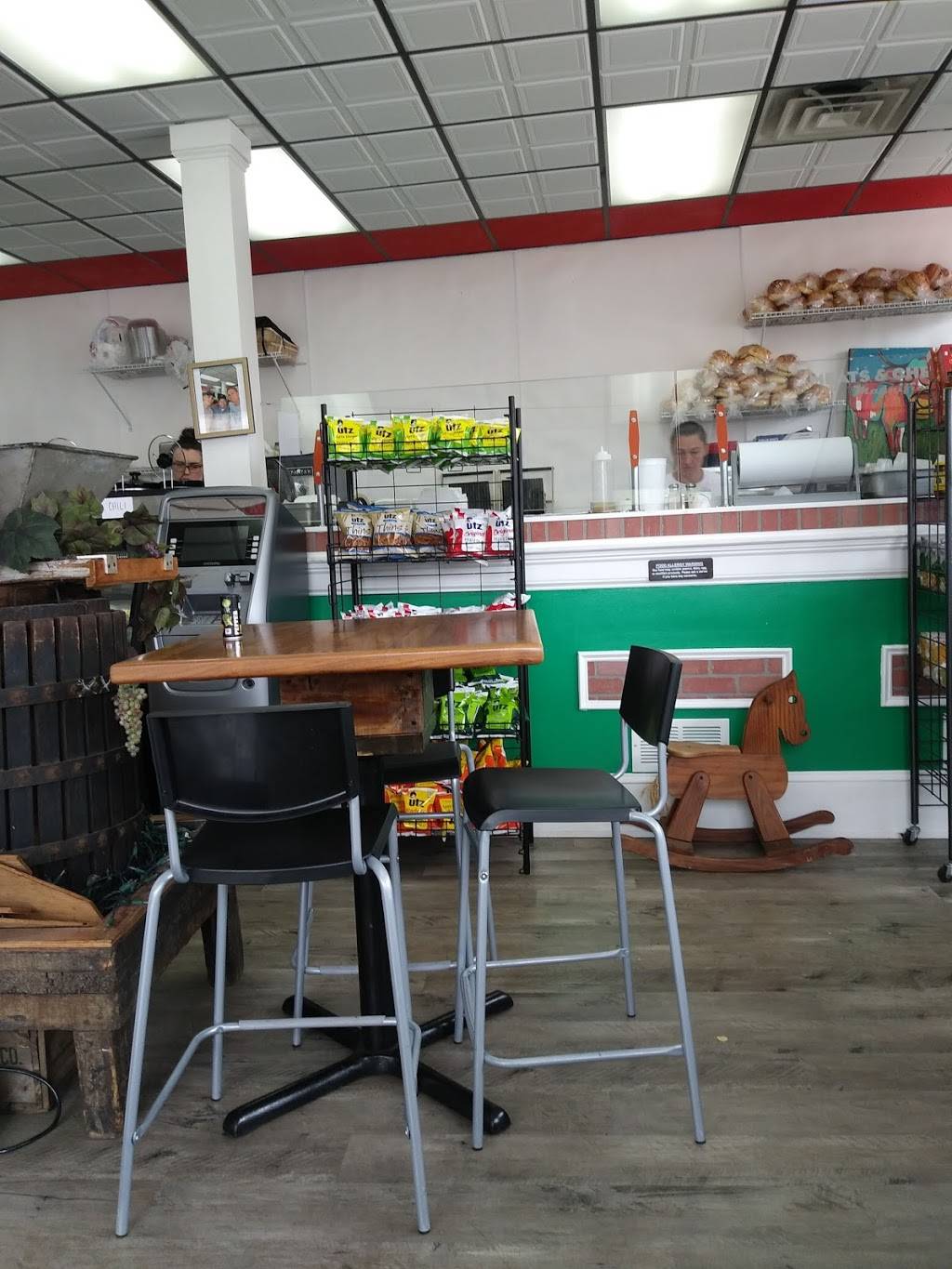 Angelos Famous Roast Beef | restaurant | 5 Main St, Plymouth, MA 02360, USA | 7744345890 OR +1 774-434-5890