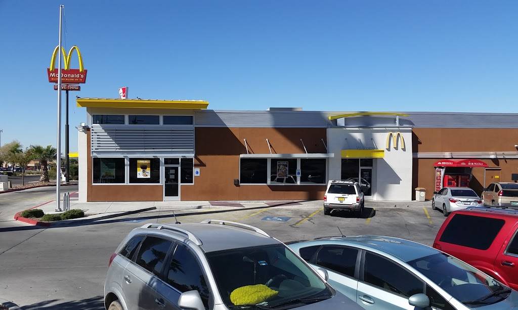 McDonalds | cafe | 7900 N Mesa St, El Paso, TX 79932, USA | 9155816423 OR +1 915-581-6423