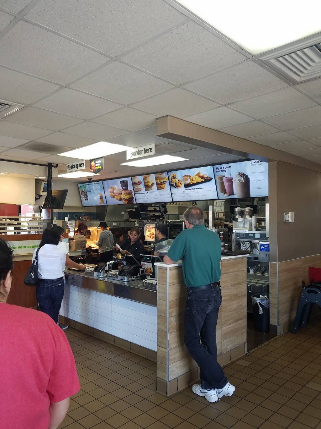 McDonalds | cafe | 6990 Automall Parkway, Gilroy, CA 95020, USA | 4088427775 OR +1 408-842-7775