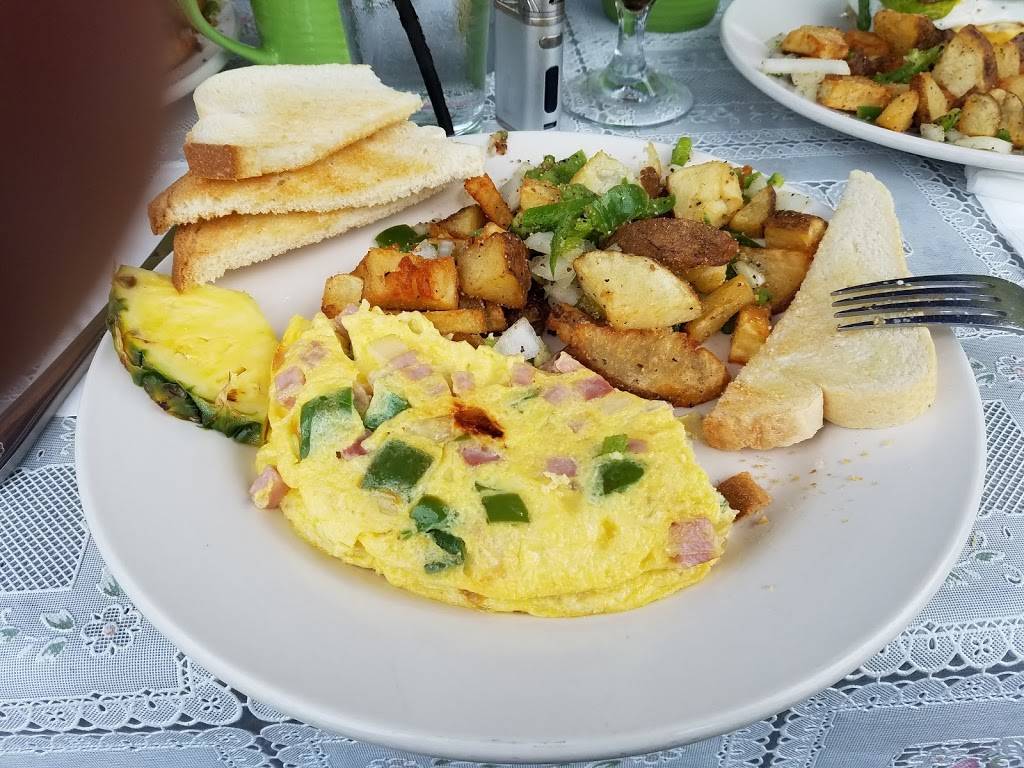 Lisas Cafe | restaurant | 13331 Gulf Blvd, Madeira Beach, FL 33708, USA | 7273942833 OR +1 727-394-2833