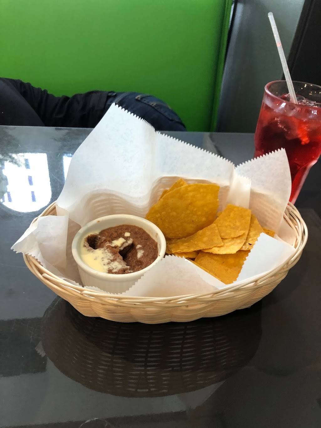 MOMBACHO RESTAURANT | restaurant | 666 NE 167th St North, Miami, FL 33162, USA | 3059447102 OR +1 305-944-7102