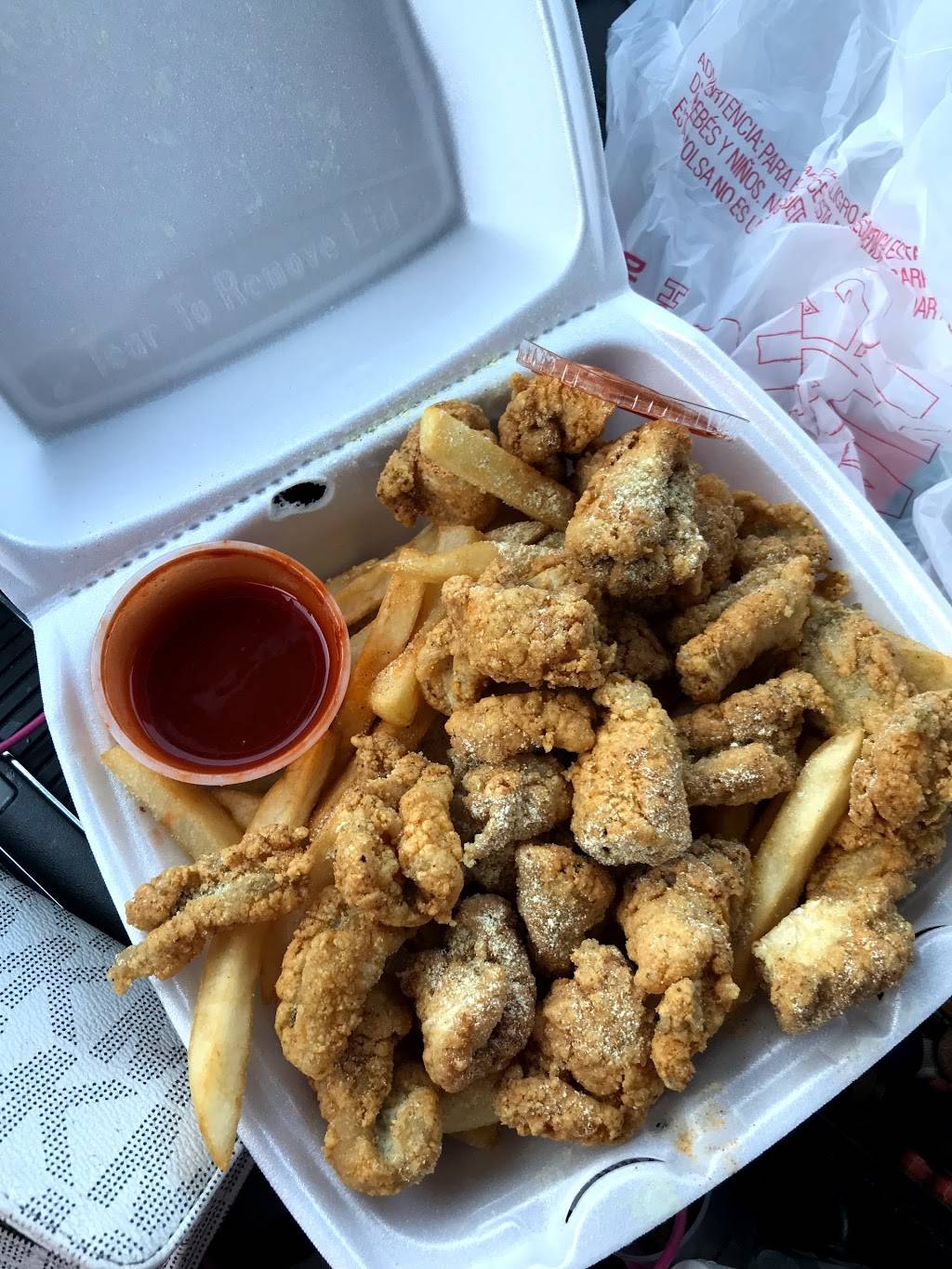 Sharks Fish & Chicken | restaurant | 9759 Forest Ln, Dallas, TX 75243, USA | 2145752227 OR +1 214-575-2227