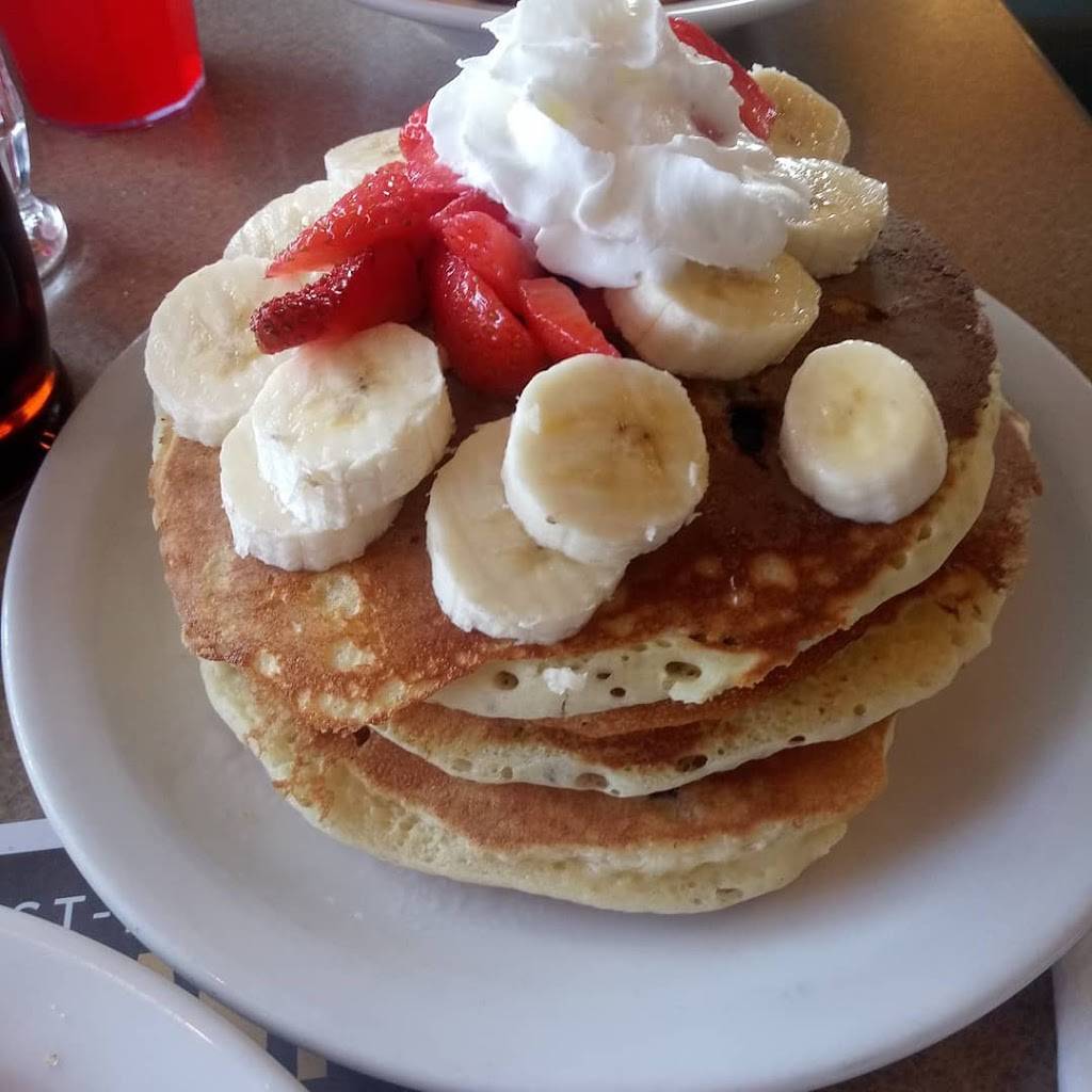 Dennys | restaurant | 1303 Armour Rd, Bourbonnais, IL 60914, USA | 8159379304 OR +1 815-937-9304