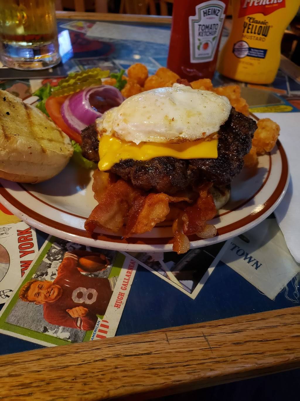 Quincys Bar & Grill | restaurant | 2047 N West St, Wichita, KS 67203, USA | 3169428200 OR +1 316-942-8200