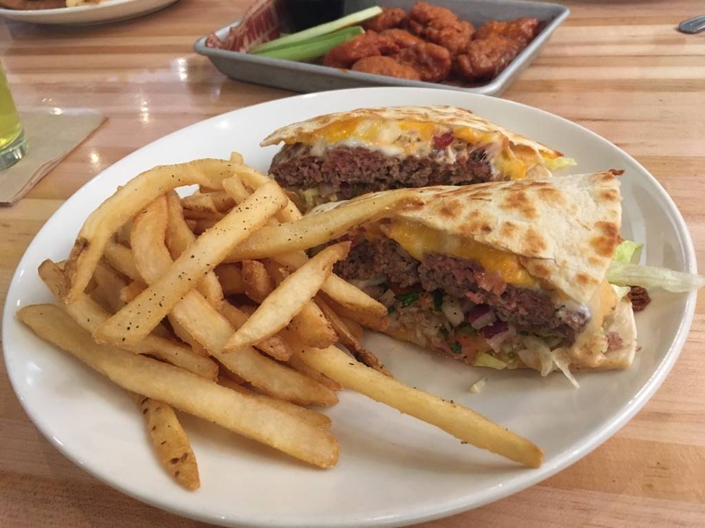 Applebees Grill + Bar | restaurant | 4935 Graywood Ave, Lakewood, CA 90712, USA | 5625310980 OR +1 562-531-0980