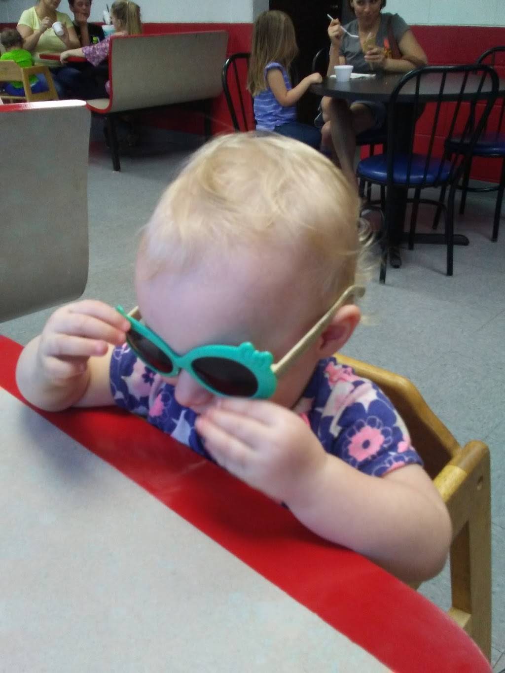 Twistee Treat | restaurant | 1207 E Washington St, East Peoria, IL 61611, USA | 3096992604 OR +1 309-699-2604