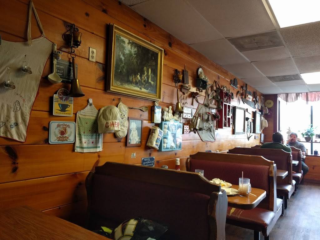 Town Square Cafe & Bakery | restaurant | 704 Veterans Memorial Dr, Tellico Plains, TN 37385, USA | 4232532200 OR +1 423-253-2200