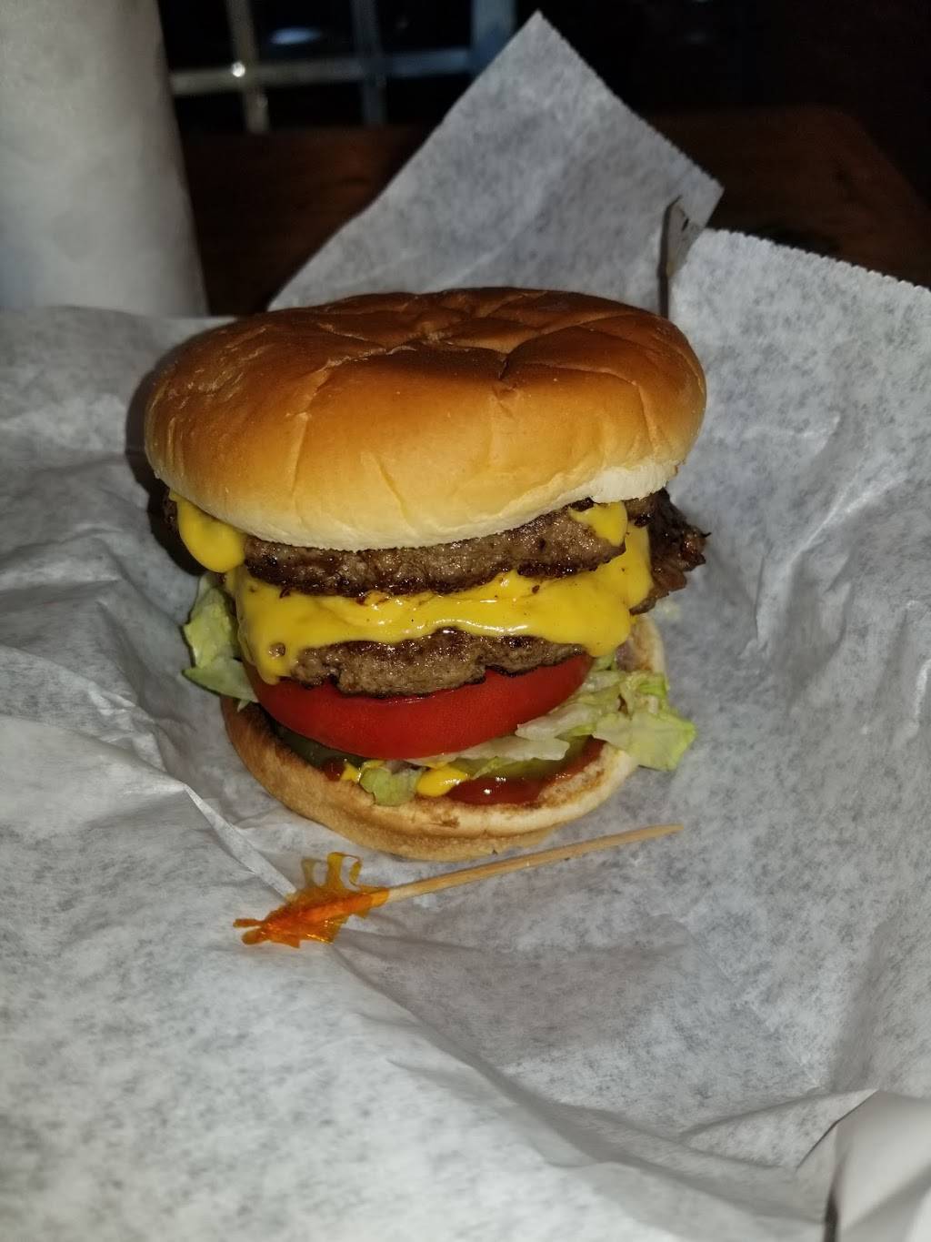 Plackes | restaurant | 303 Bluffs St, Bluffs, IL 62621, USA | 2177543376 OR +1 217-754-3376