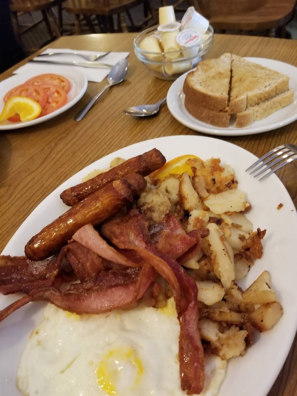 Vienna Restaurant | restaurant | 28 Macdonell St, Guelph, ON N1H 2Z3, Canada | 5192653353 OR +1 519-265-3353