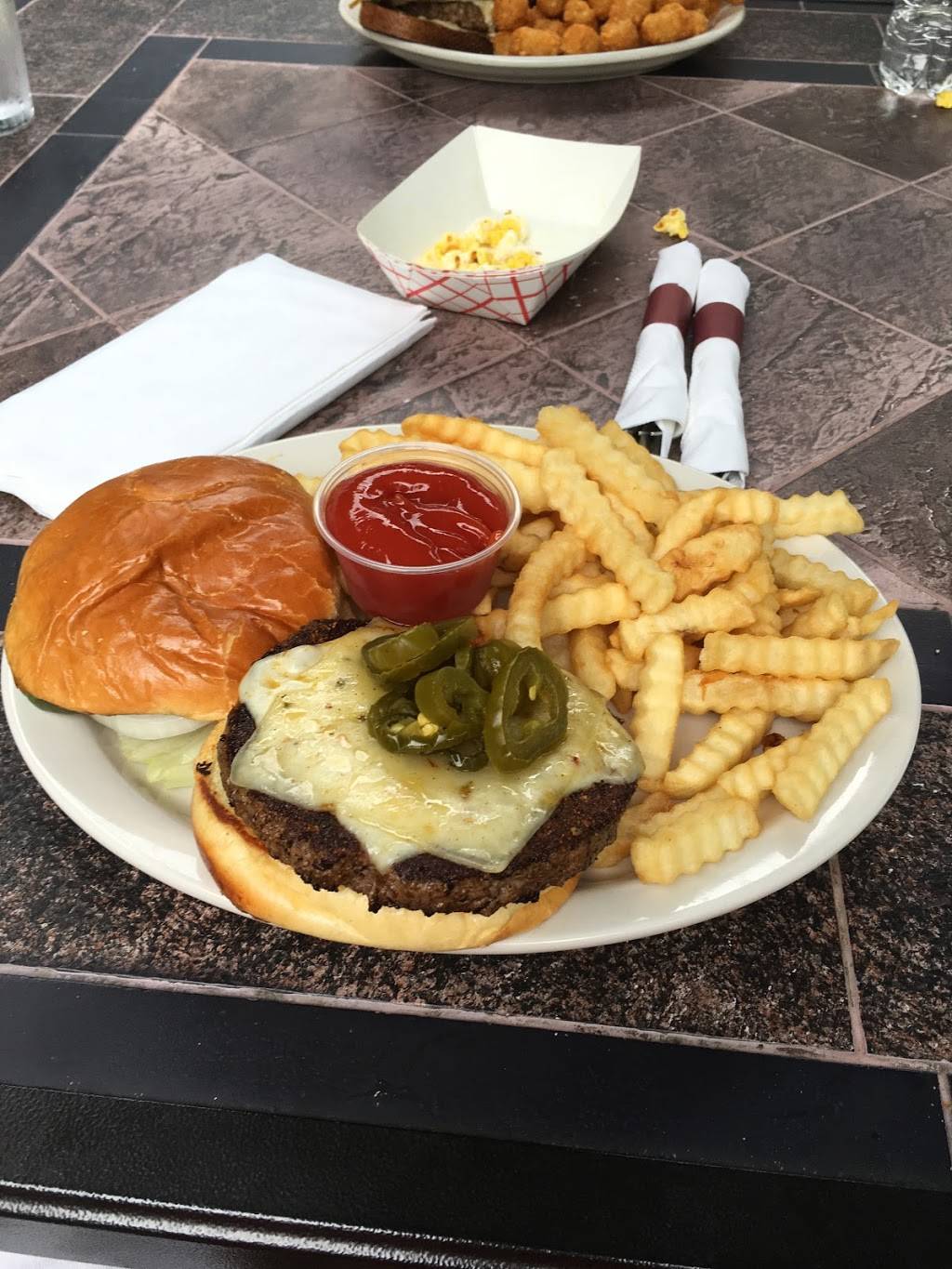 Mike & Denises Pizzeria & Pub | restaurant | 728 E Veterans Pkwy, Yorkville, IL 60560, USA | 6308829072 OR +1 630-882-9072