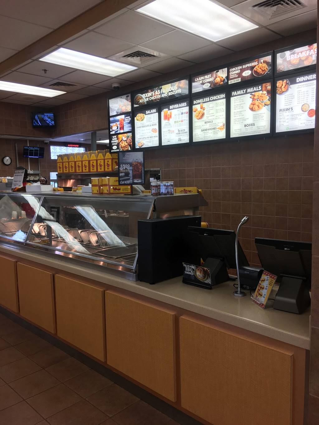 Bojangles Famous Chicken n Biscuits | restaurant | 5070 US-31, Calera, AL 35040, USA | 2056680146 OR +1 205-668-0146