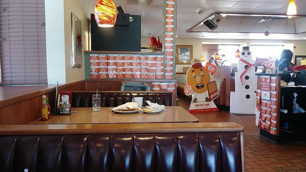 Dennys | restaurant | 14244 Valley Center Dr, Victorville, CA 92392, USA | 7602452133 OR +1 760-245-2133