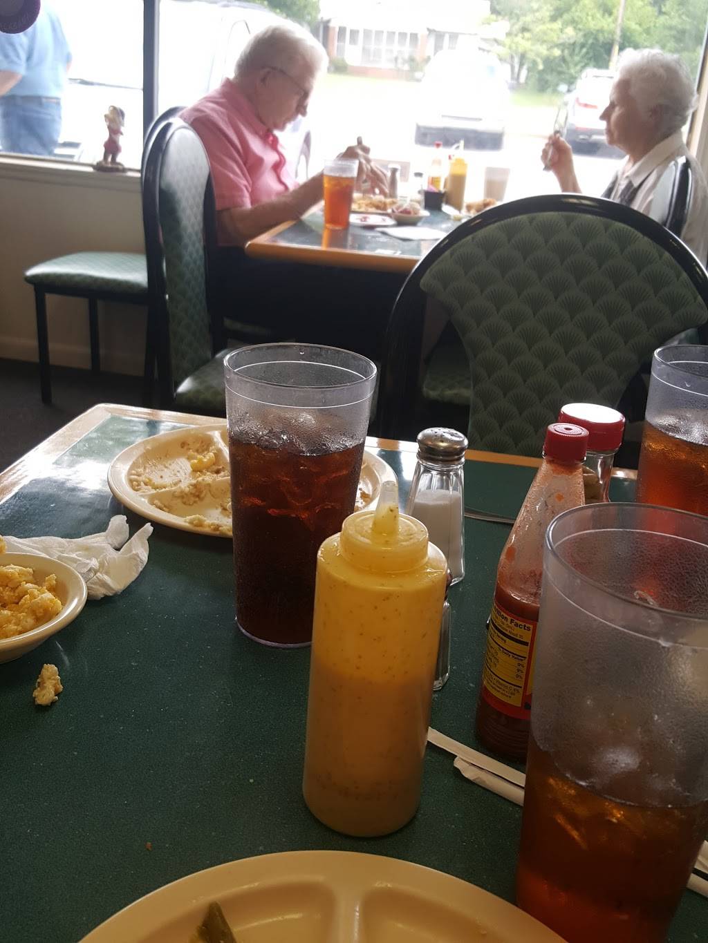 Larry Melvyns Restaurant | restaurant | 2361 Notasulga Rd, Tallassee, AL 36078, USA | 3342520799 OR +1 334-252-0799