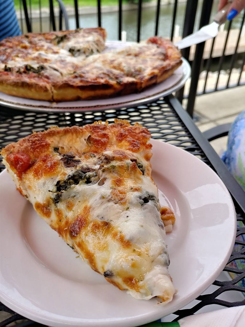 Buddyz Pizza | restaurant | 1138 N Green St, McHenry, IL 60050, USA | 8153631010 OR +1 815-363-1010