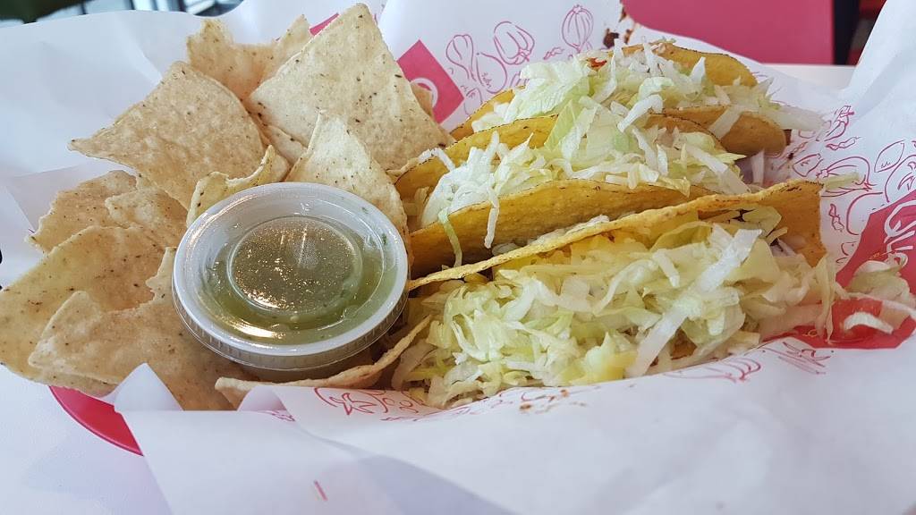 Quesada Burritos & Tacos | restaurant | 2831 Avenue St David, Québec, QC G1C 0J3, Canada | 4186668226 OR +1 418-666-8226