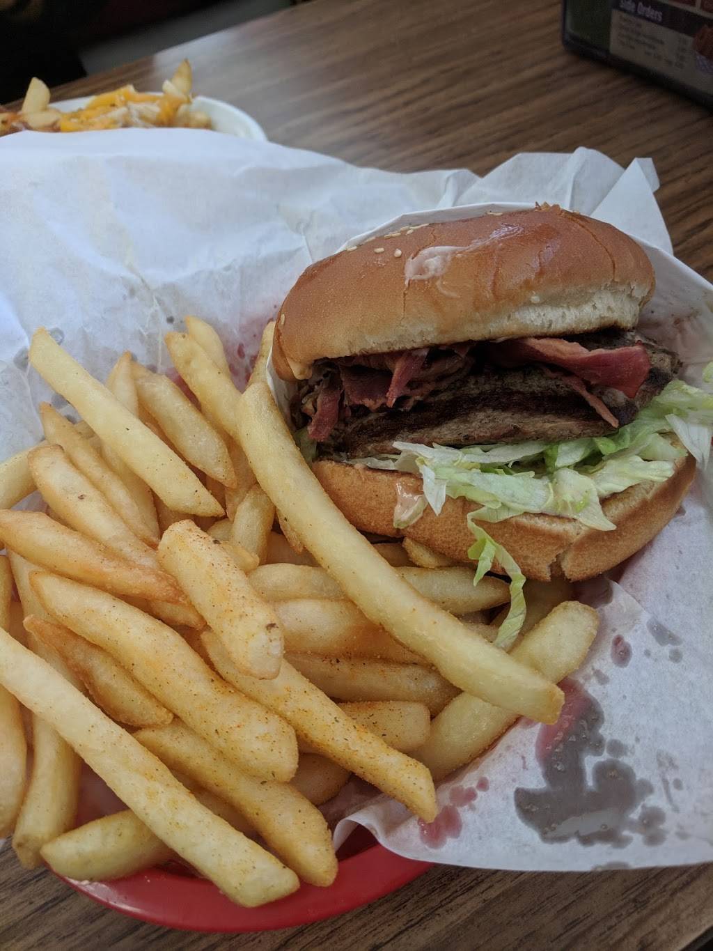 Fabulous Charbroiled Burgers | restaurant | 302 W Gardena Blvd, Gardena, CA 90248, USA | 3107156580 OR +1 310-715-6580