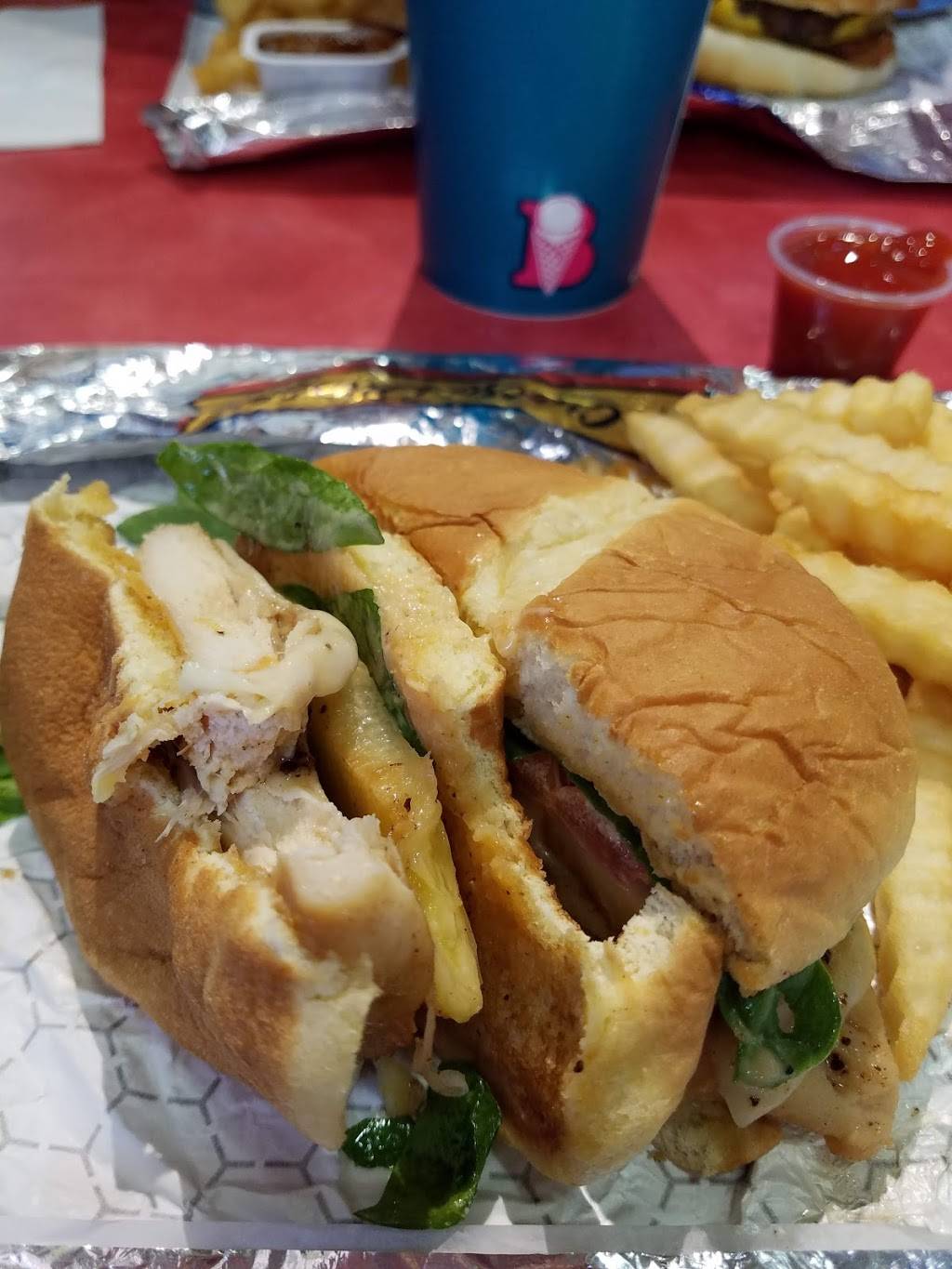 Braums Ice Cream & Burger Restaurant | restaurant | 10000 SE 15th St, Midwest City, OK 73130, USA | 4057331088 OR +1 405-733-1088