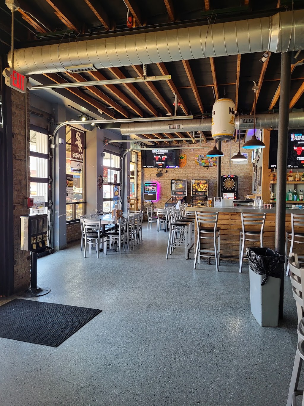 The Garage Smoke House & Bar | restaurant | 3202 Grove Ave, Berwyn, IL 60402, USA | 7089567274 OR +1 708-956-7274