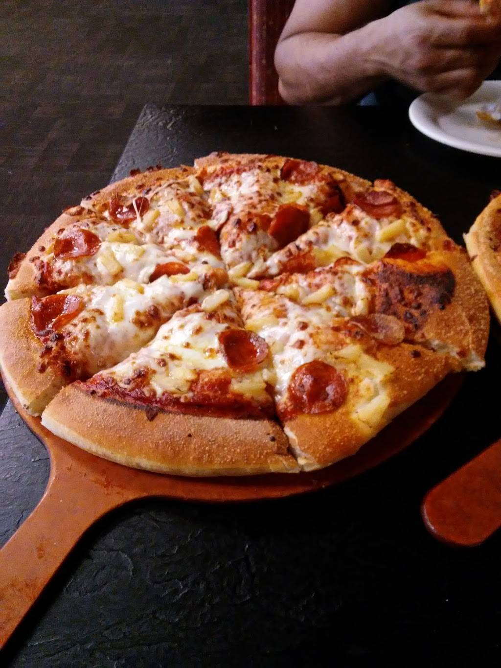 Pizza Hut | meal takeaway | 4708 Planz Rd, Bakersfield, CA 93309, USA | 6618362800 OR +1 661-836-2800