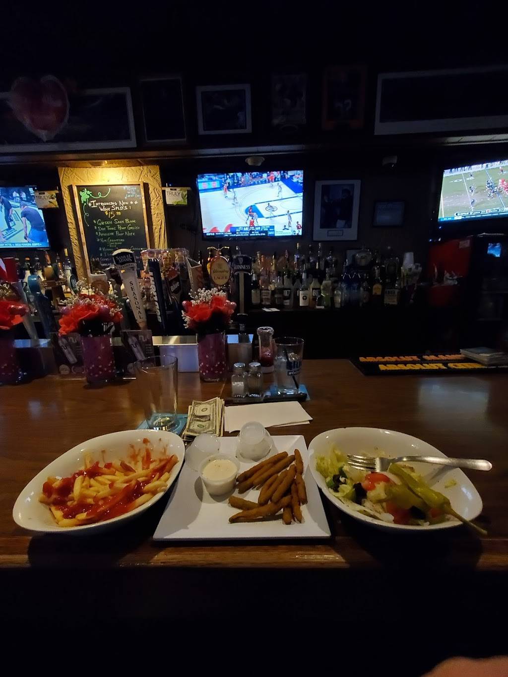 Close Quarters | restaurant | 1401 Pine St, Endicott, NY 13760, USA | 6077547408 OR +1 607-754-7408