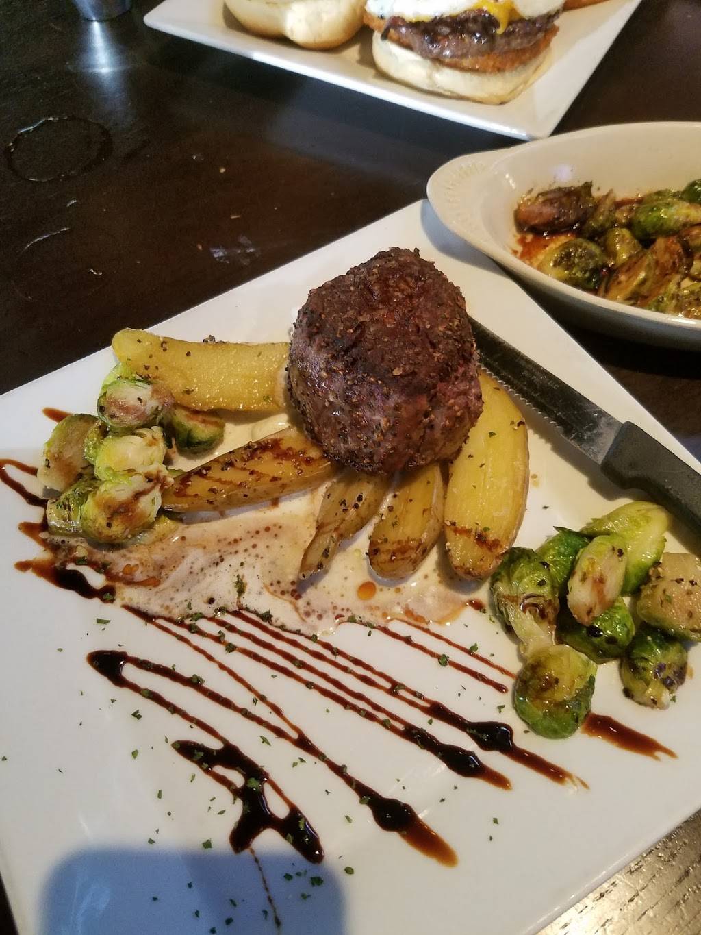 Farrells Lounge Bar & Grill | restaurant | 311 W Dickson St #101, Fayetteville, AR 72701, USA | 4793012220 OR +1 479-301-2220