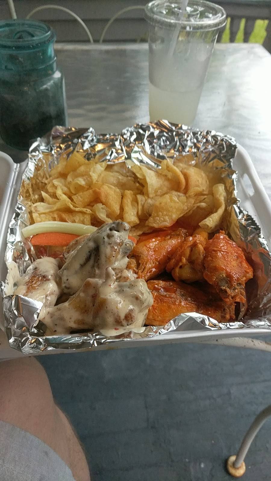 Good Land Wing Co. | restaurant | 2911 N Oakland Ave, Milwaukee, WI 53211, USA | 4143679886 OR +1 414-367-9886