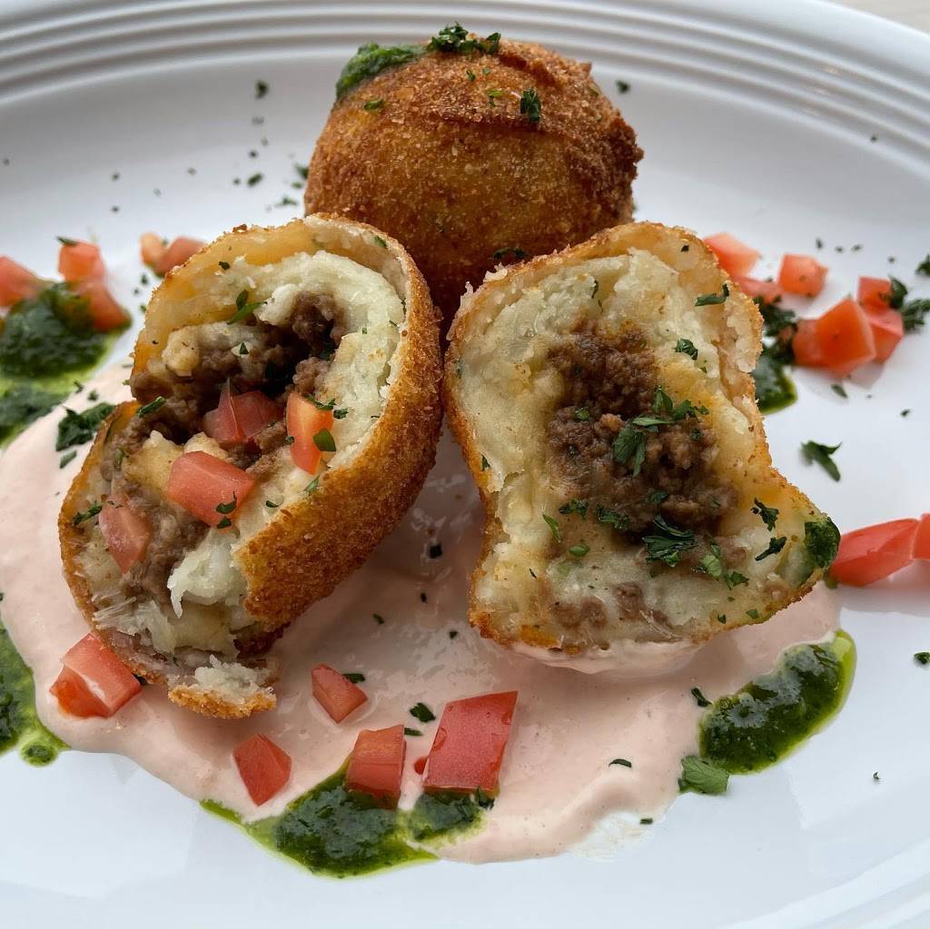 Noche Restaurant & Bar | restaurant | 6601 Northway, Greendale, WI 53129, USA | 4142462002 OR +1 414-246-2002