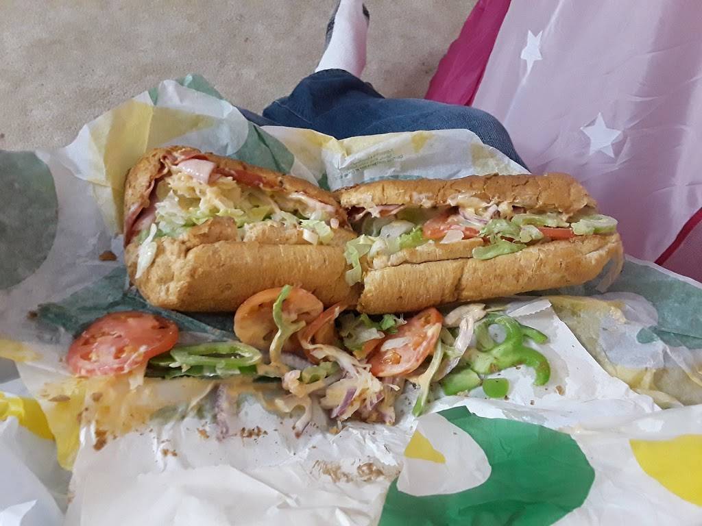 Subway | restaurant | 30408 Ford Rd, Garden City, MI 48135, USA | 7344217827 OR +1 734-421-7827