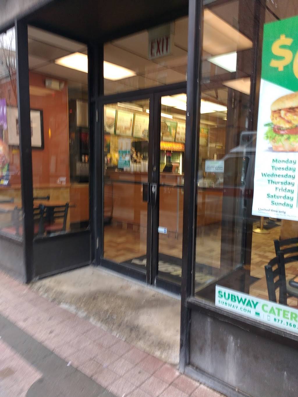 Subway | meal takeaway | 930 Main St, Bridgeport, CT 06604, USA | 2035720151 OR +1 203-572-0151