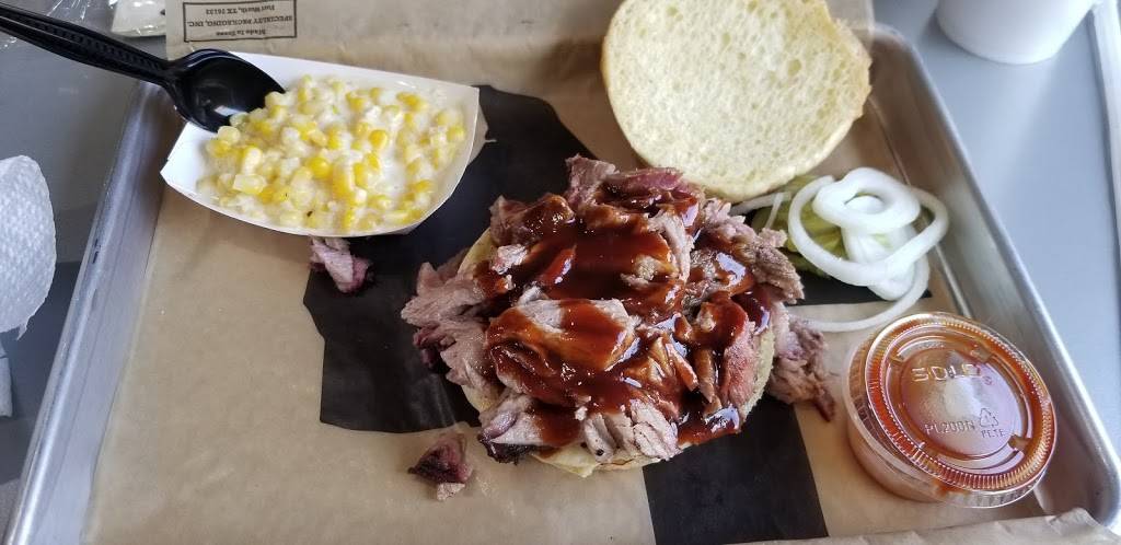 Brickyard BBQ | restaurant | 8222 Wurzbach Rd, San Antonio, TX 78229, USA | 2106003227 OR +1 210-600-3227