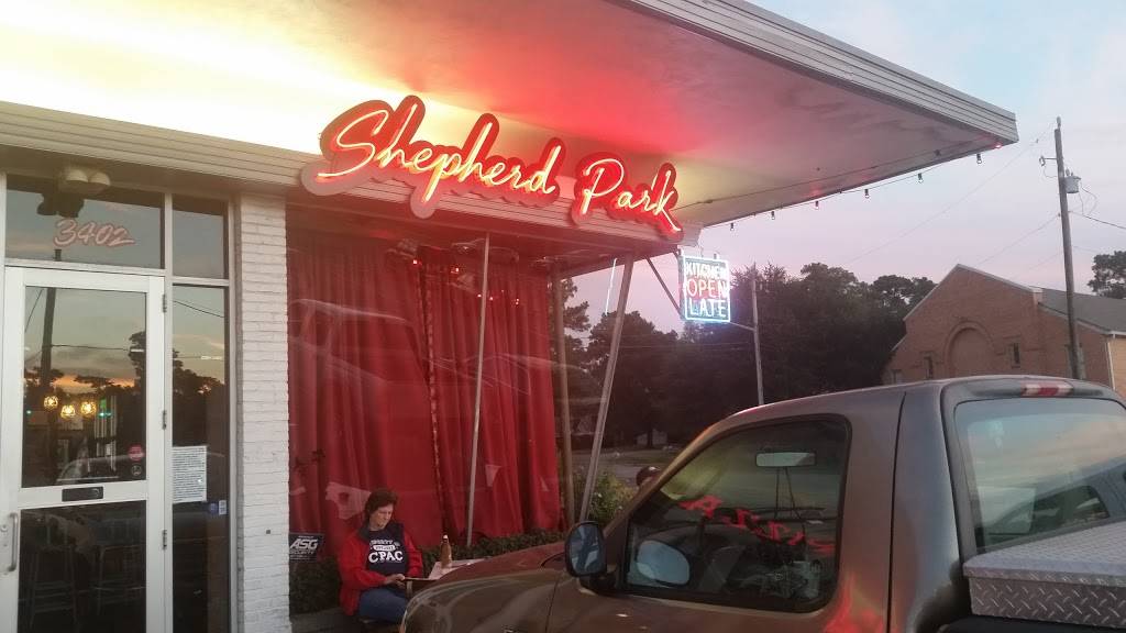 Shepherd Park Draught House | restaurant | 3402 N Shepherd Dr, Houston, TX 77018, USA | 8327671380 OR +1 832-767-1380