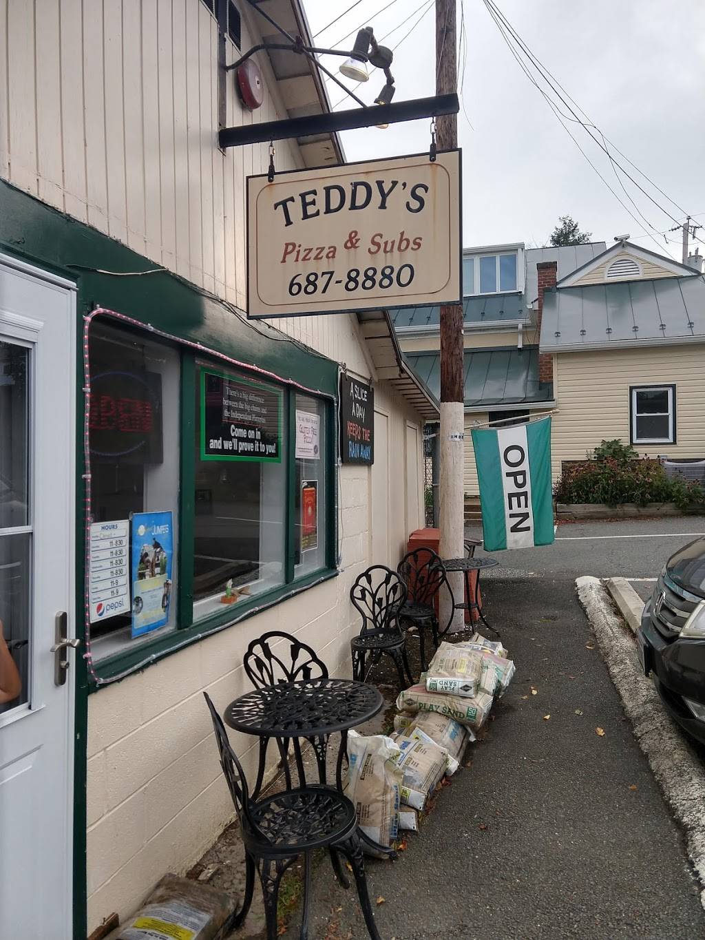 Teddys Pizza & Subs | restaurant | 9 E Federal St, Middleburg, VA 20117, USA | 5406878880 OR +1 540-687-8880
