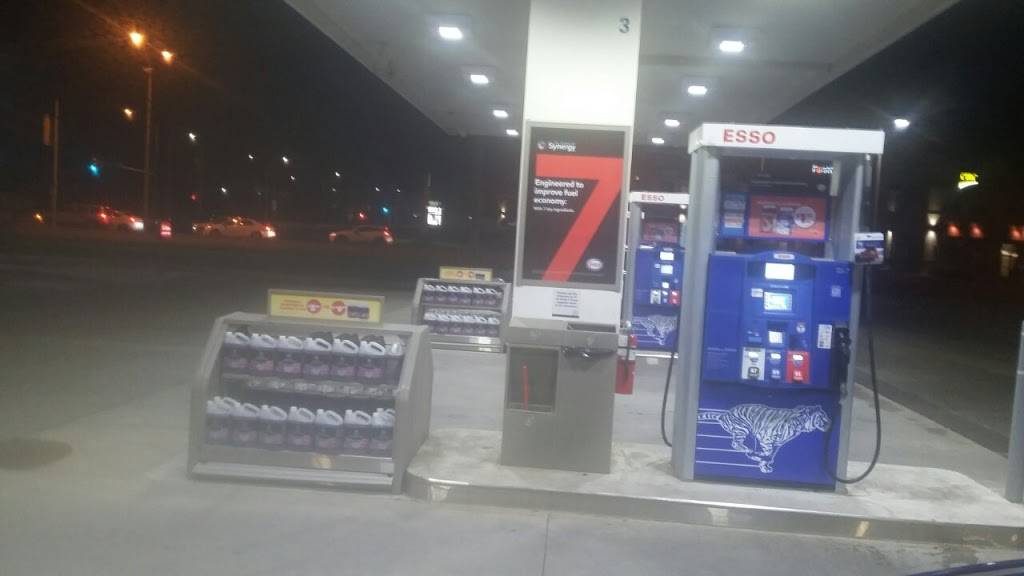 Esso | restaurant | 520 Dundas St W, Oakville, ON L6H 6Y3, Canada | 9052578350 OR +1 905-257-8350