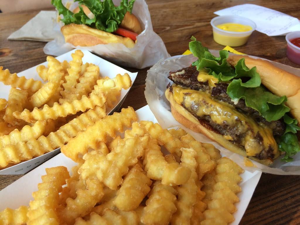 Shake Shack | meal takeaway | 1 Old Fulton St, Brooklyn, NY 11201, USA | 3474352676 OR +1 347-435-2676