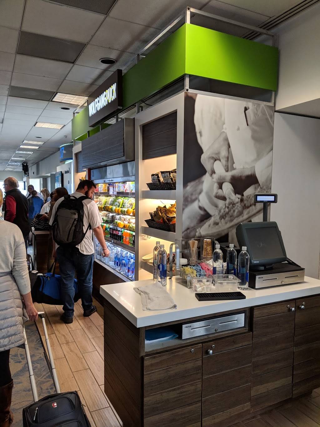 Wolfgang Puck Express | restaurant | 5501 Josh Birmingham Pkwy, Charlotte, NC 28208, USA | 7043594013 OR +1 704-359-4013